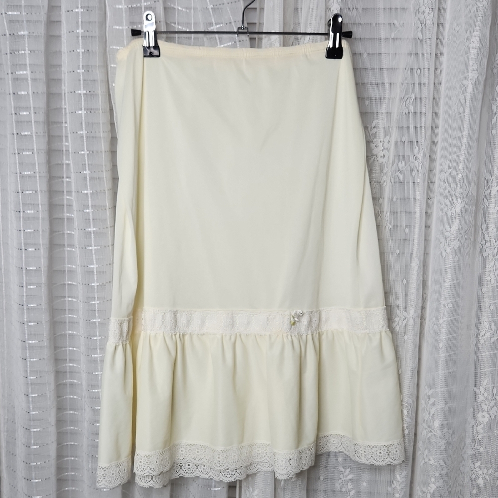 Vintage Midcentury Cream Yellow Half Slip With Ruffle and Lace SzM